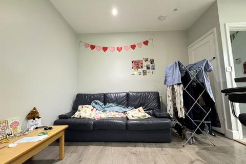 4 bedroom semi-detached house to rent, Granby Grove, Southampton SO17