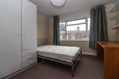 3 bedroom end of terrace house to rent, Earls Road, Southampton SO14