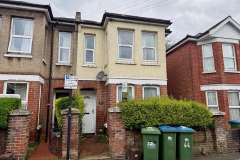 4 bedroom semi-detached house to rent, Burlington Road, Southampton SO15