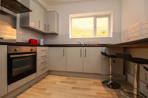 4 bedroom semi-detached house to rent, Burlington Road, Southampton SO15