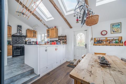 Crowethorn Village Road, Christow, Exeter, EX6 7NG