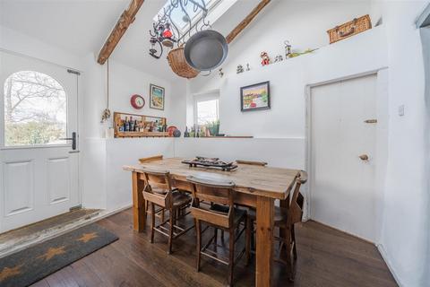 Crowethorn Village Road, Christow, Exeter, EX6 7NG