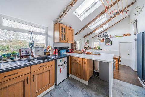 Crowethorn Village Road, Christow, Exeter, EX6 7NG