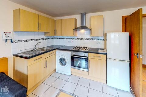 4 bedroom flat to rent, Portswood Road GOLD SUB, Hampshire SO17