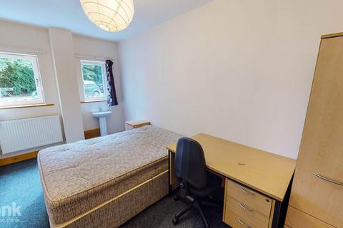 4 bedroom flat to rent, Portswood Road GOLD SUB, Hampshire SO17
