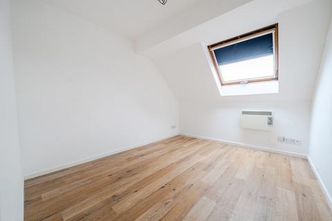 27 Atlantic Close, Southampton, SO14 3TA