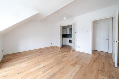 27 Atlantic Close, Southampton, SO14 3TA