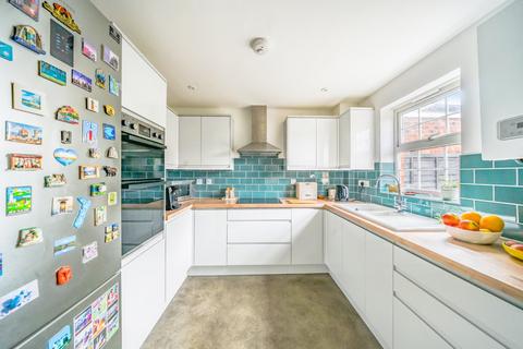 6 Avro Close, Southampton, SO15 4AE