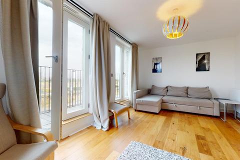 3 bedroom terraced house to rent, Madison Way, London E20