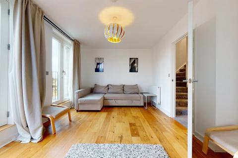 3 bedroom terraced house to rent, Madison Way, London E20