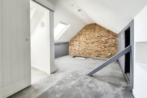 2 bedroom maisonette to rent, Hounslow Road, Twickenham, TW2