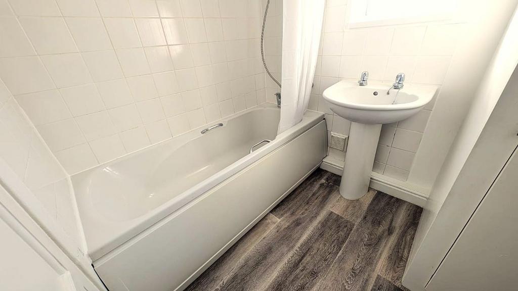 House in Grimsby - View 5