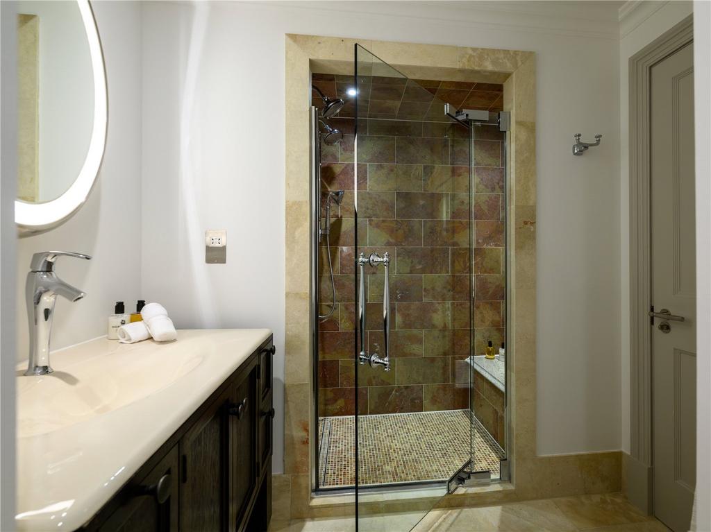 En Suite Bathroom