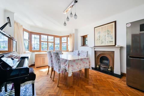 4 bedroom detached house for sale, Woodbury Drive, Surrey SM2