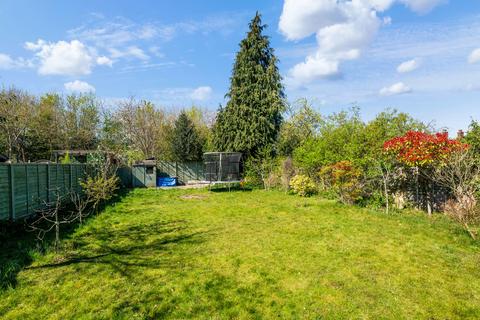 4 bedroom detached house for sale, Woodbury Drive, Surrey SM2