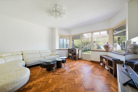 4 bedroom detached house for sale, Woodbury Drive, Surrey SM2