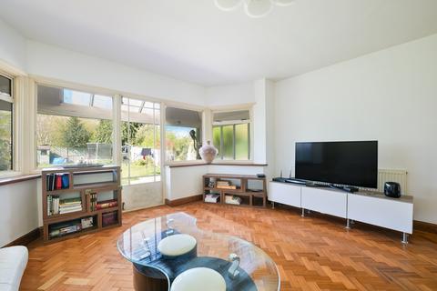 57 Woodbury Drive, Sutton, SM2 5RA