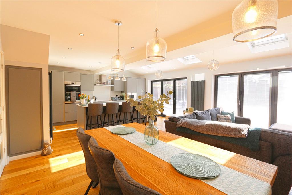Kitchen/Dining Area