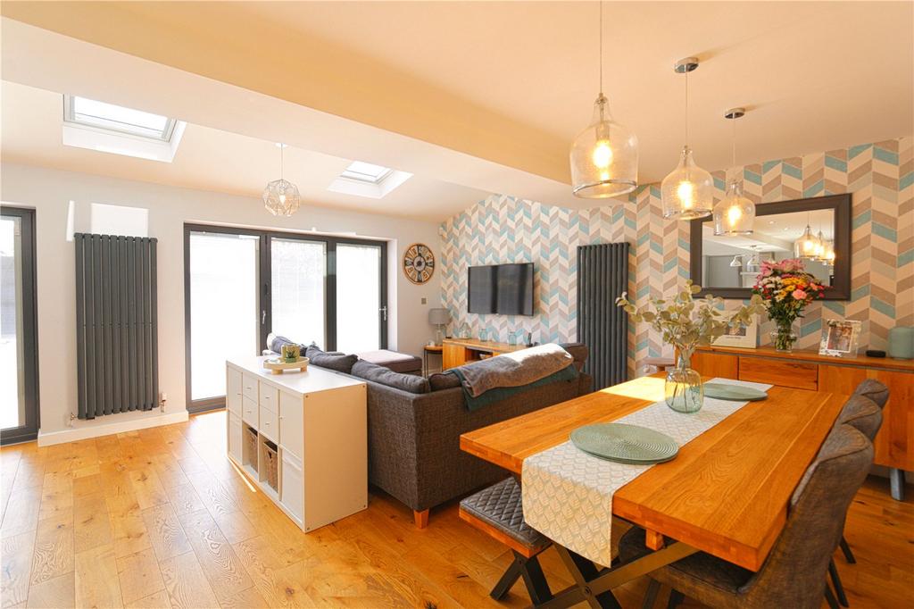 Kitchen/Dining Area