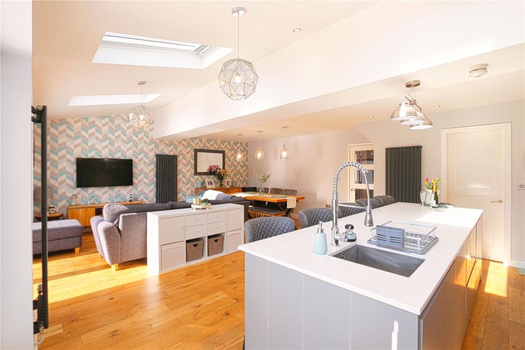 Kitchen/Dining Area