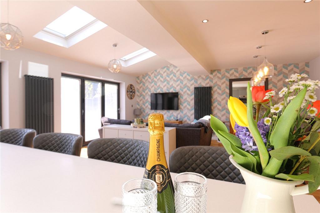 Kitchen/Dining Area