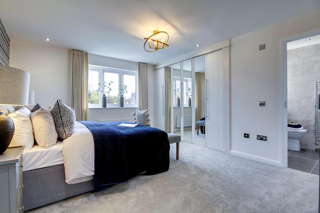 Main bedroom with plenty of space for wardrobes