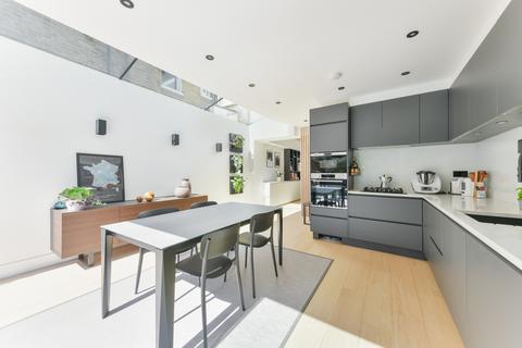 4 bedroom house to rent, Nansen Road, SW11