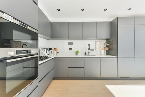 4 bedroom house to rent, Nansen Road, SW11