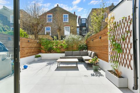 4 bedroom house to rent, Nansen Road, SW11