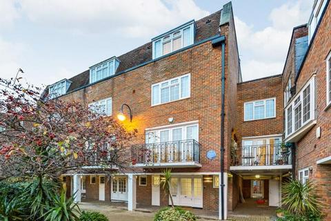 4 Robert Close, London, W9 1BY