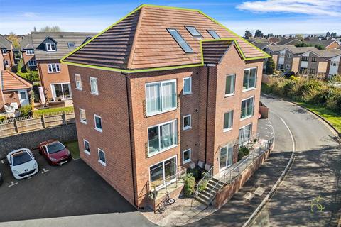 2 bedroom penthouse for sale, Kings Road, Evesham WR11