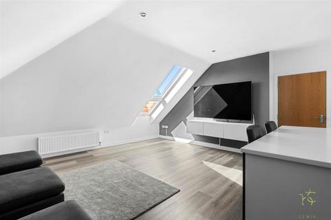2 bedroom penthouse for sale, Kings Road, Evesham WR11
