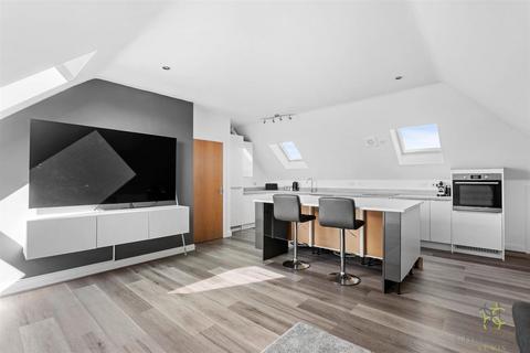 2 bedroom penthouse for sale, Kings Road, Evesham WR11