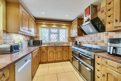 5 bedroom detached house for sale, Cotswold Close,  Farnborough, GU14