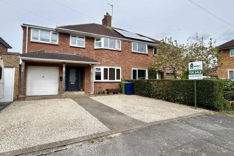 4 bedroom semi-detached house for sale, Briars Close, Churchdown GL3