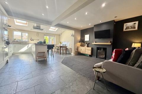 4 bedroom semi-detached house for sale, Briars Close, Churchdown GL3