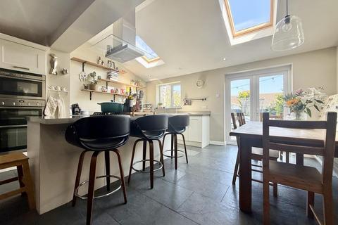 4 bedroom semi-detached house for sale, Briars Close, Churchdown GL3