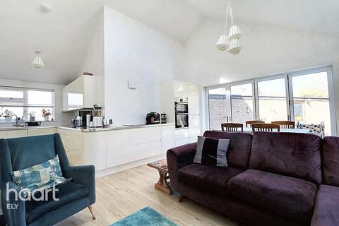 3 bedroom semi-detached bungalow for sale, Camping Close, Haddenham
