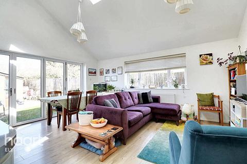 3 bedroom semi-detached bungalow for sale, Camping Close, Haddenham