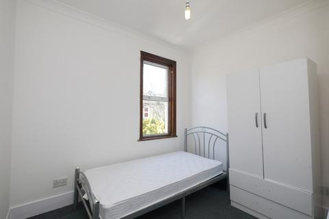 3 bedroom terraced house to rent, Aldworth Road, London, E15
