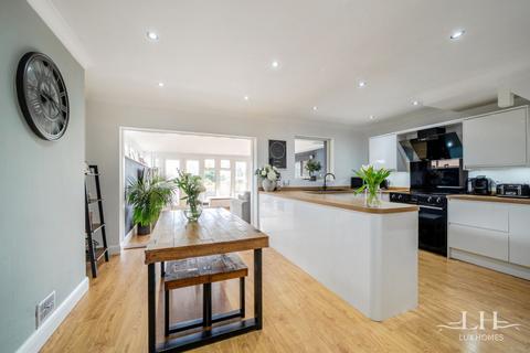 7 Aintree Grove, Upminster, RM14 2NU