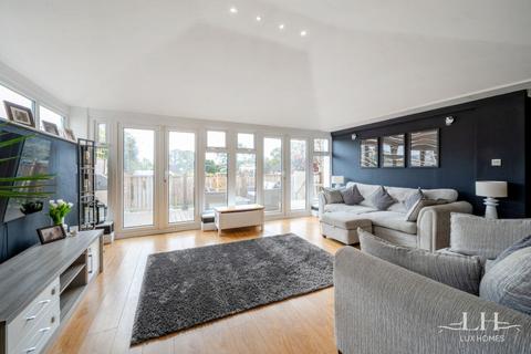 7 Aintree Grove, Upminster, RM14 2NU