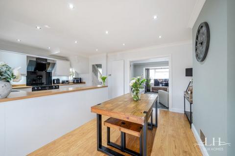 7 Aintree Grove, Upminster, RM14 2NU