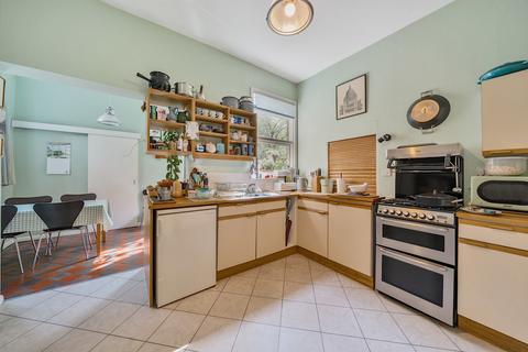 4 bedroom semi-detached house for sale, Boyne Road, London