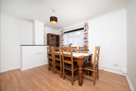 3 bedroom semi-detached house to rent, Ferrymead Avenue, Greenford UB6