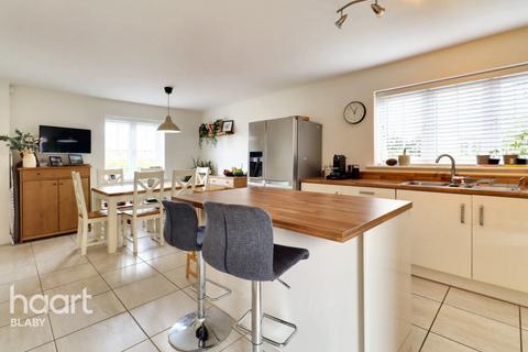 2 Hunter Road, Whetstone, Leicester, LE8 6AE