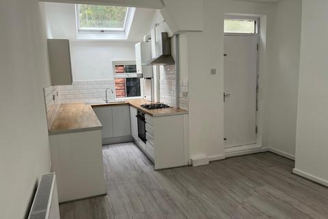 2 bedroom terraced house to rent, Blackley New Road, Manchester, Blackley, M9