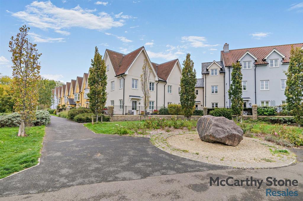 Barnhill Court