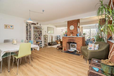 11 Kindleton, Great Linford, Milton Keynes, MK14 5EA
