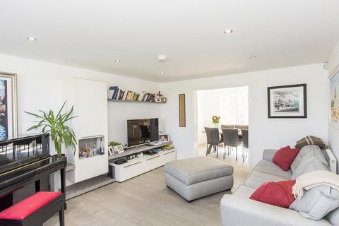 4 bedroom house to rent, Owen Way, Market Harborough